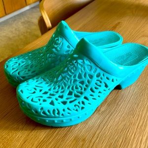 Dansko Clogs, comfortable and great color for spring. Gently used.